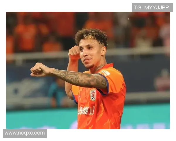 费莱尼精彩头球助力山东泰山再创佳绩展现强大团队实力 费莱尼精彩头球助力山东泰山再创佳绩展现强大团队实力