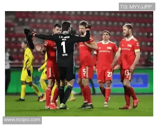 沙尔克04客场溃败,德甲保级压力骤增 沙尔克04客场溃败,德甲保级压力骤增